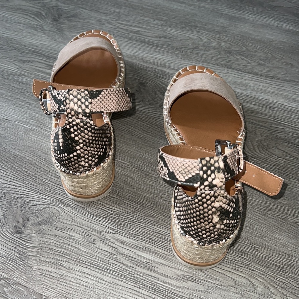Comfy Wedges - Picture 3 of 5